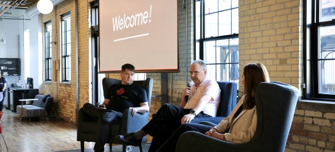 Paul Terry, CEO of Photonic, and Jessica Hodgson, VP of People at Photonic, join Communitech President and CEO Chris Albinson for a discussion about the power of quantum technology and its impact.