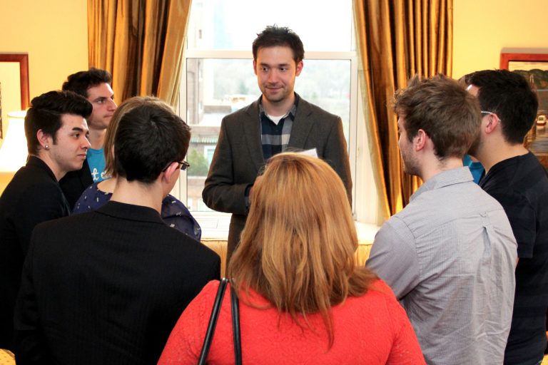 Alexis Ohanian being interviewed by a small crowd of entrepreneurs